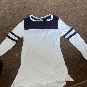 Maurice’s womens v neck quarter length shirt